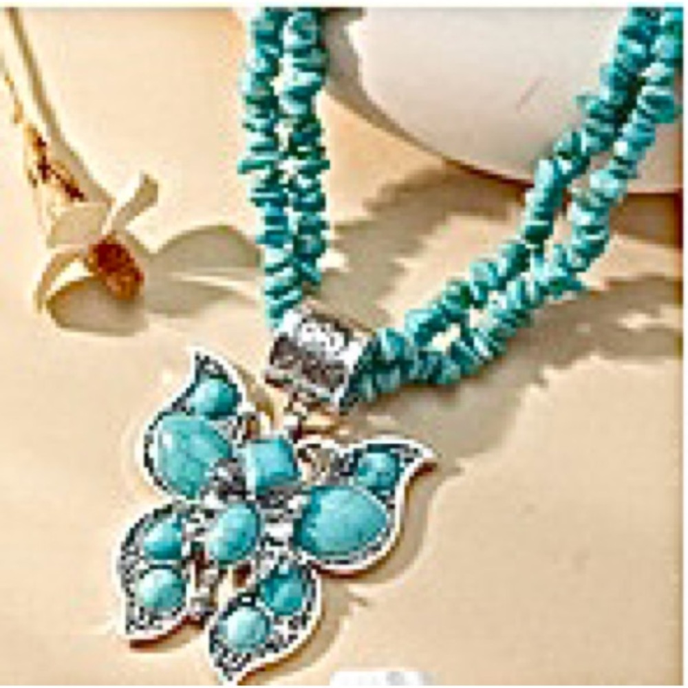 New Western Retro Boho Turquoise Colored Butterfly Pendant Necklace. NWT.